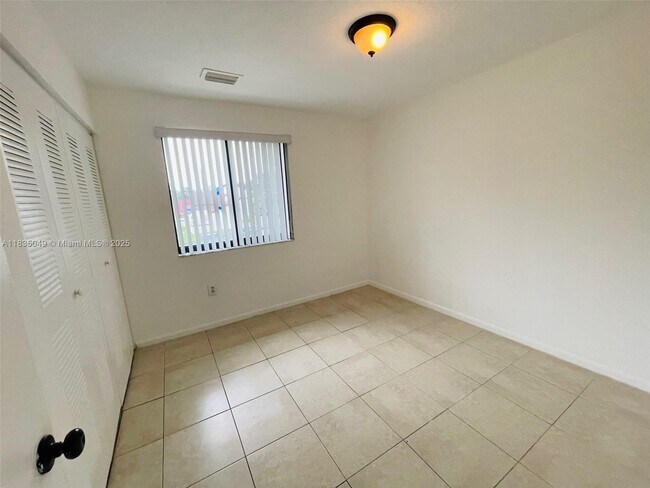 Building Photo - 1107 San Remo Cir