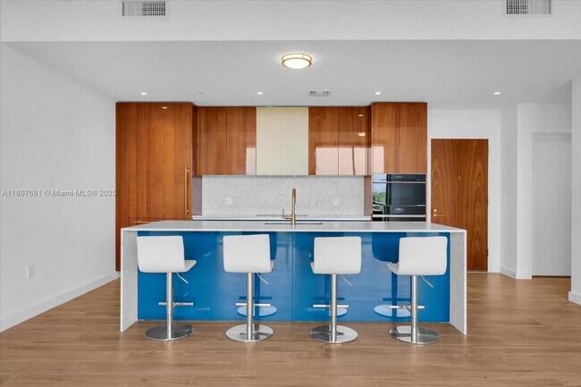 Building Photo - 2678 Tigertail Ave