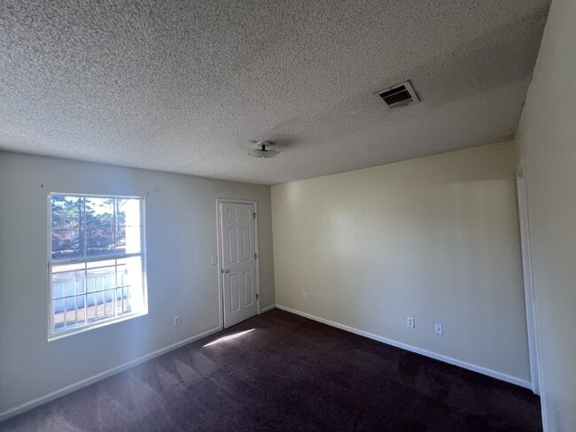 Building Photo - Apartment for Rent