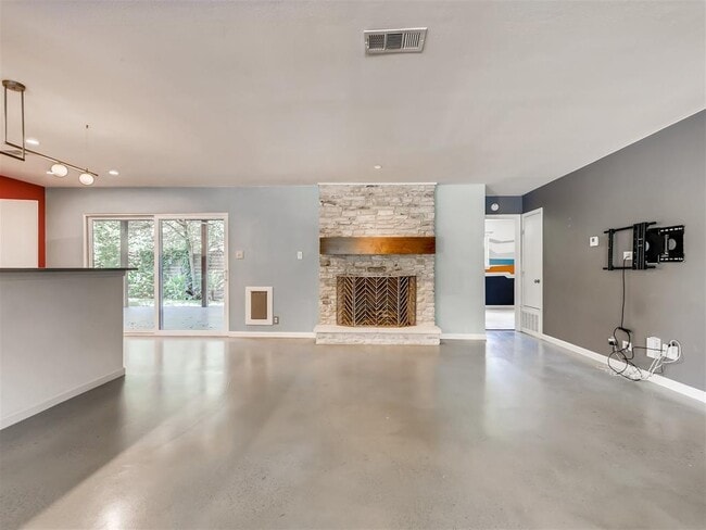 Building Photo - 2500 Candlewood Ct