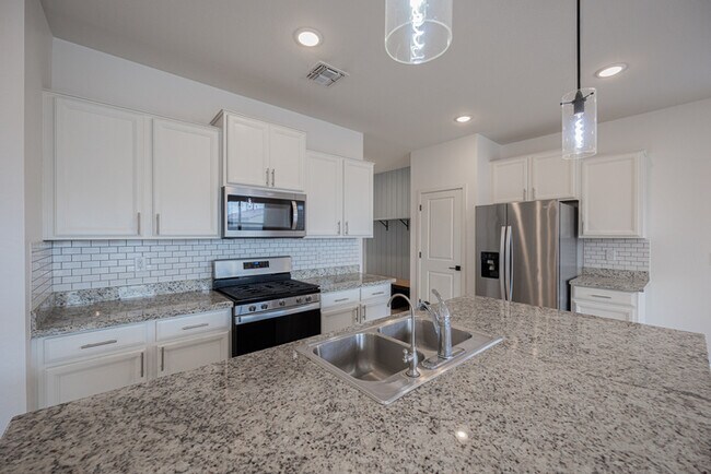 Building Photo - 12448 W Gardenia Ct