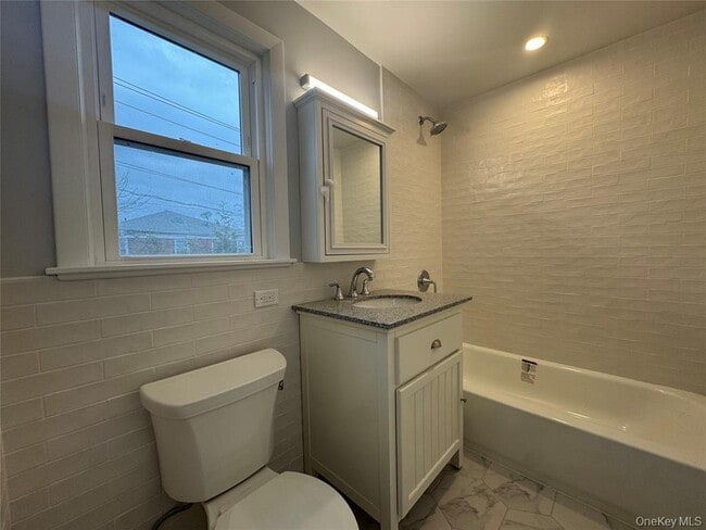 Building Photo - 817 E Walnut St