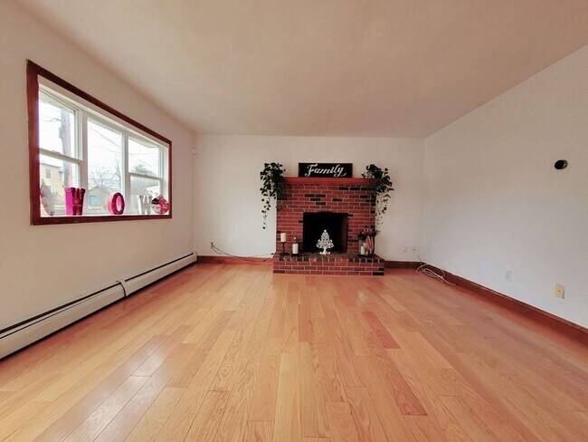 Building Photo - 49 Alleyne St
