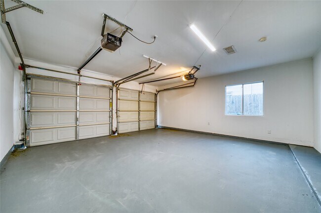 Building Photo - 2014 Powder Mist Ln