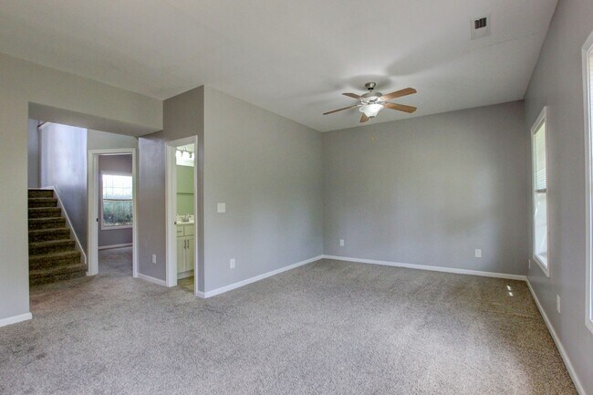 Building Photo - Sweet Splitlevel with Awesome Basement Area