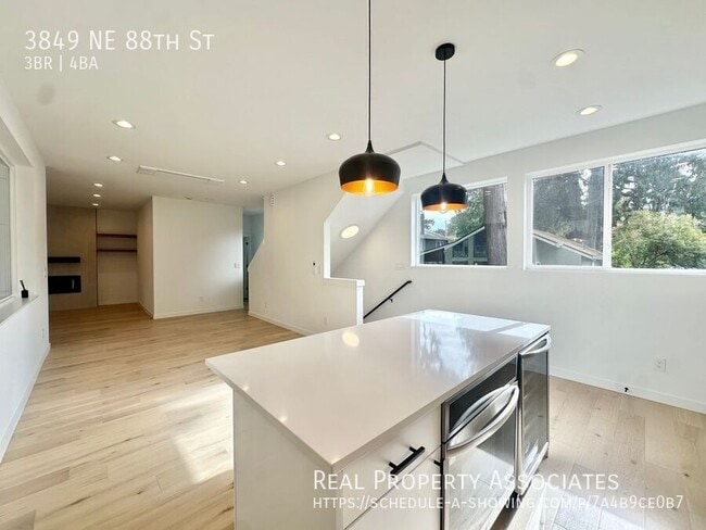 Building Photo - 3849 NE 88th St