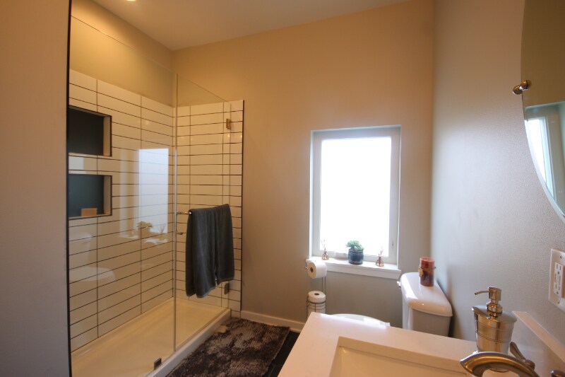 Building Photo - 2208 N Newhall St