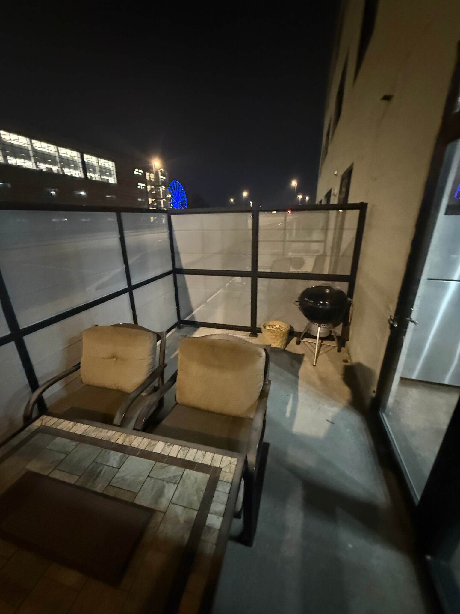 Outdoor patio - 360 W Pershing Rd