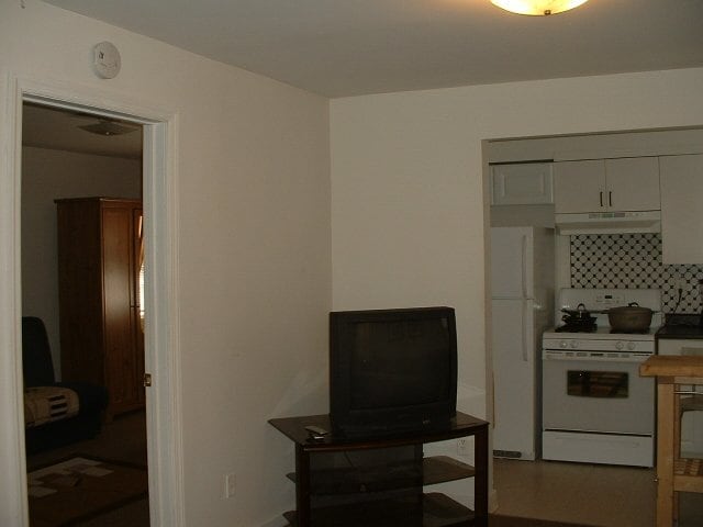 Building Photo - 2582 Richmond Ter