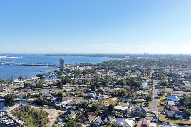 Building Photo - 205 Sunset Ln