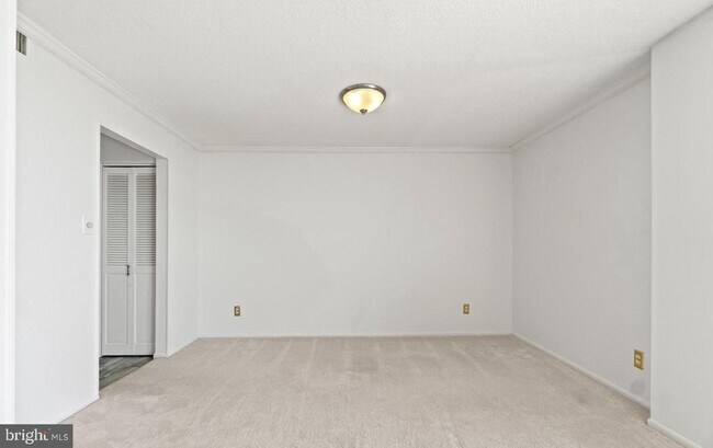 Building Photo - 118 Monroe St