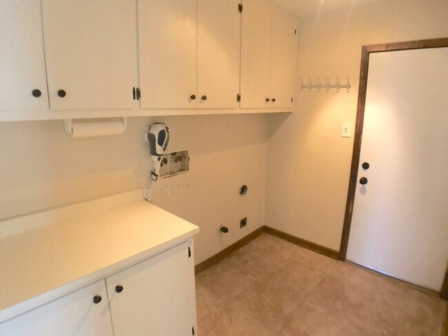 Building Photo - Spacious 4-Bedroom Home in the Desirable Candlelight Park Neighborhood – NE Heights!