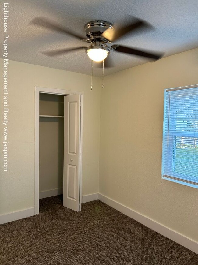 Building Photo - Beautiful 5 Bedroom Home With Modern Updates Throughout