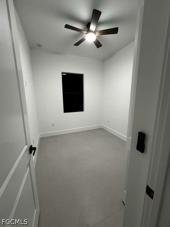 Building Photo - 1037 Barcelona St E