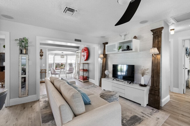 Building Photo - 1605 Treemont Ave