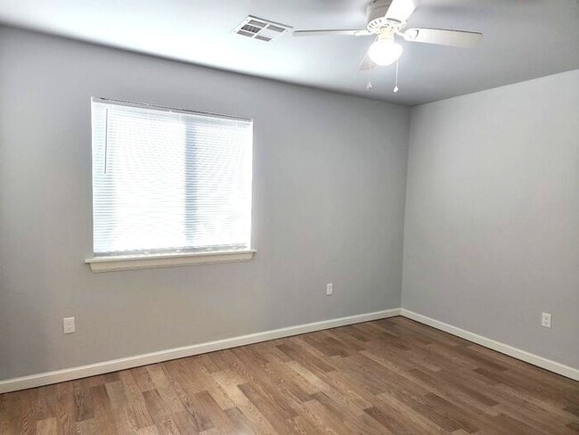 Building Photo - Spacious 5 Bedroom 3 Bath In Highland Park Add in Edmond