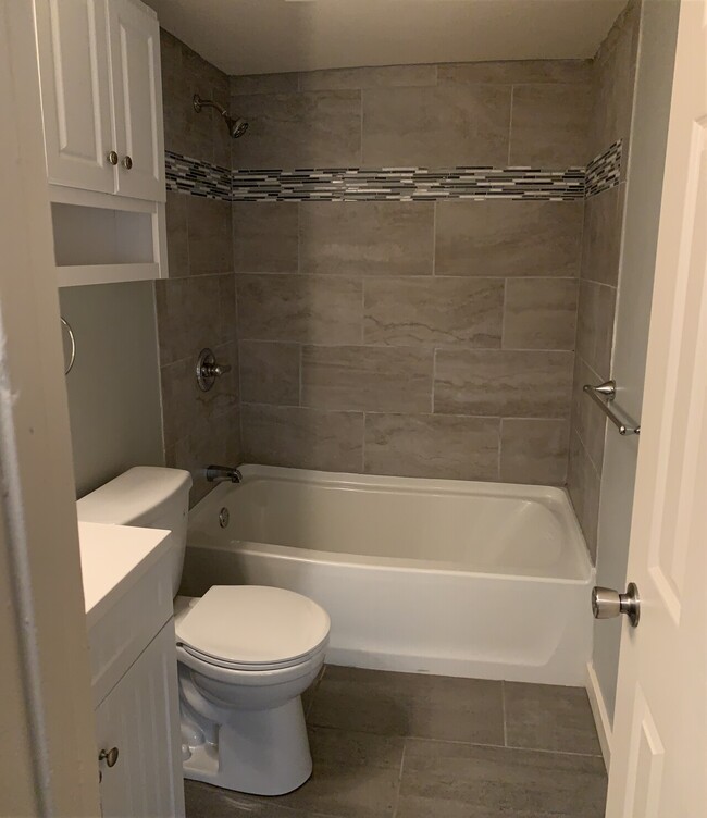 Building Photo - 2428 W Savannah Villa Oaks