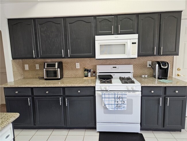 Building Photo - 2068 E Lago Grande Bay