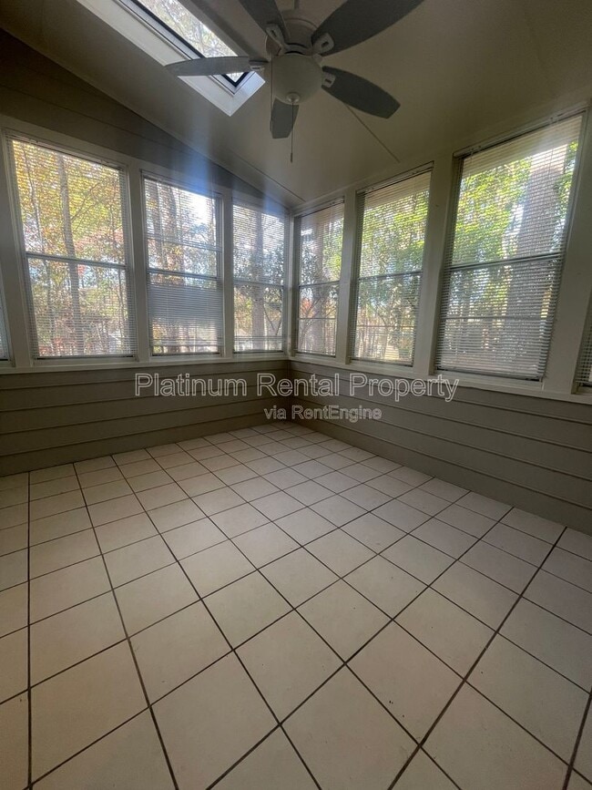 Building Photo - 940 Club Chase Ct