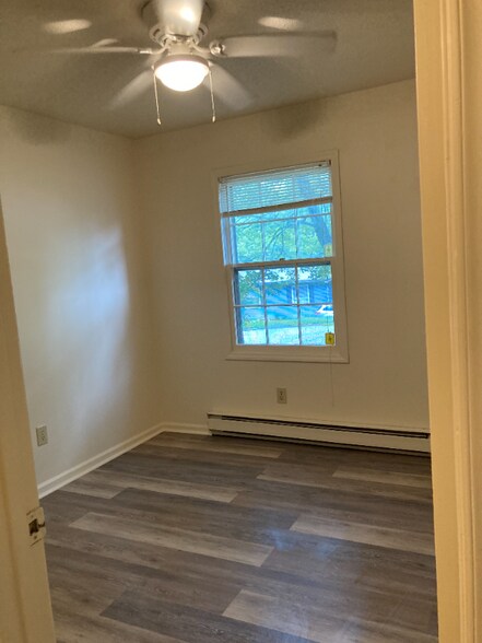 Building Photo - 168 Lomax St