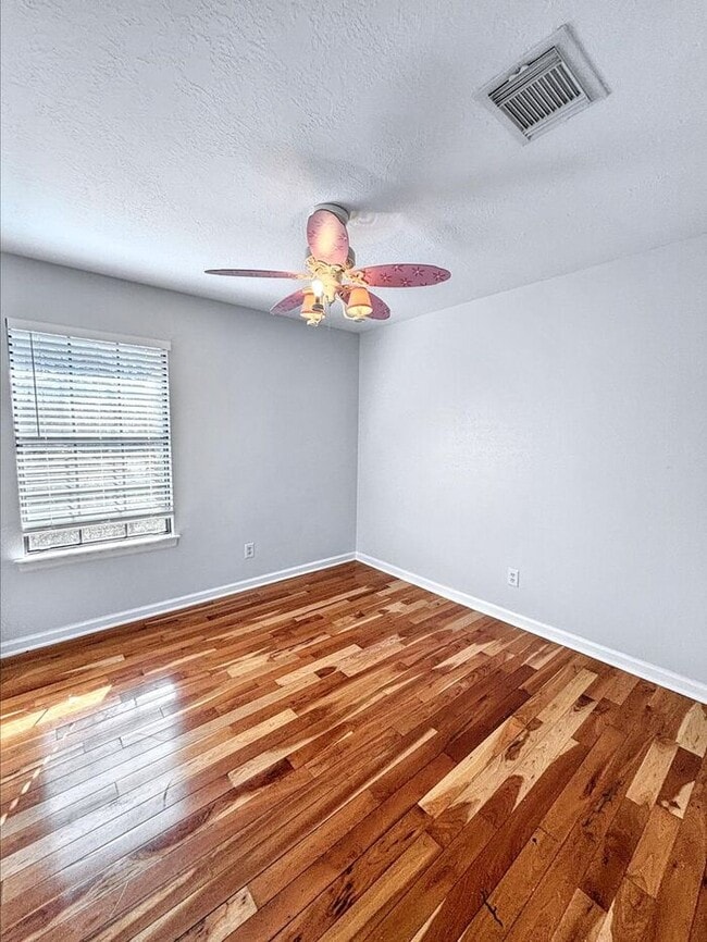Building Photo - 4330 Meadow Springs Dr