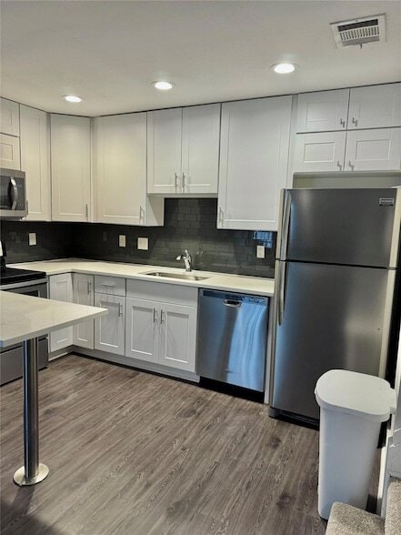 Building Photo - 935 La Posada Dr