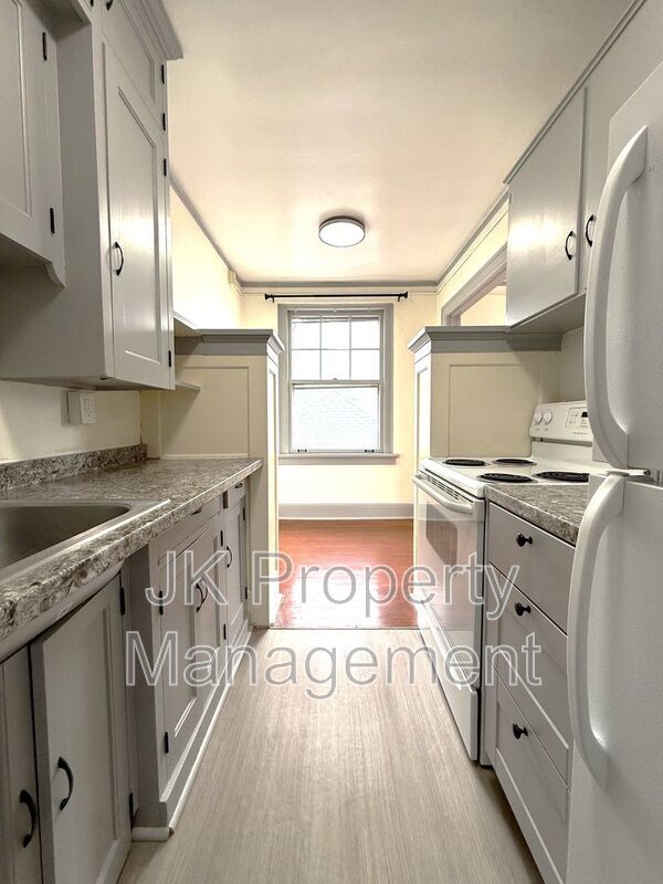 Building Photo - 310 5th St N