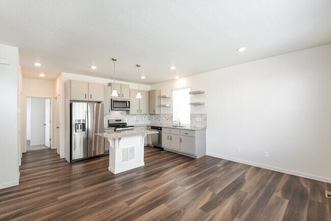Building Photo - 18572 47th Dr