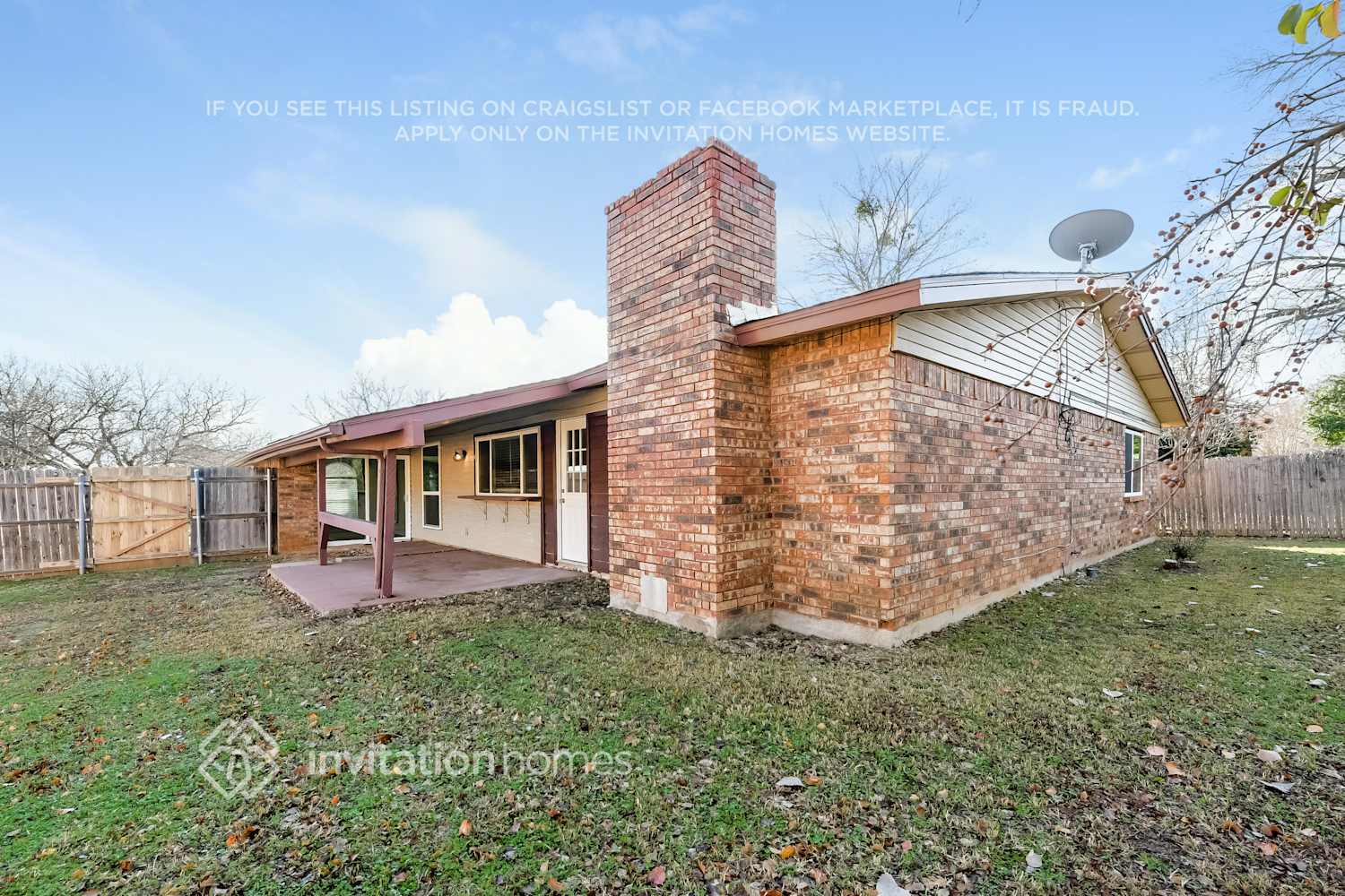 Building Photo - 2600 Treeview Dr