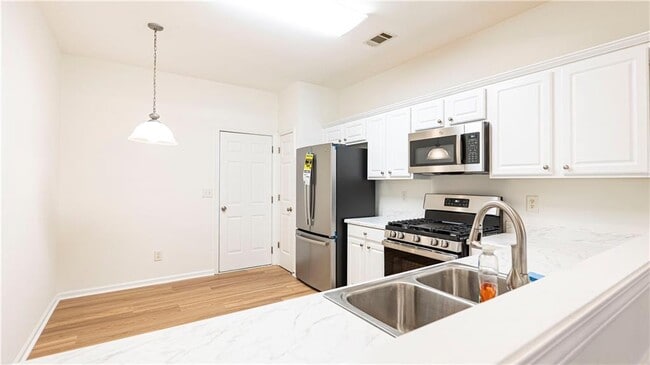 Building Photo - 2070 Hailston Dr NW