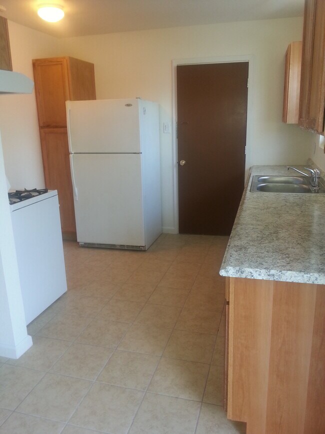 Building Photo - 503 Demya Dr