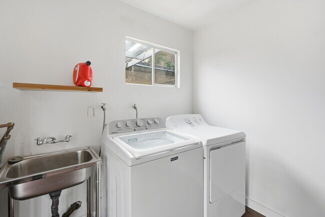 Building Photo - 4702 N 30th Pl