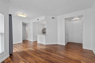 Building Photo - 6000 Shepherd Mountain Cove