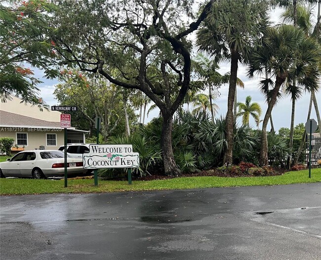 Building Photo - 4952 N Hemingway Cir