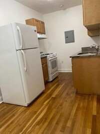 Building Photo - 10 Yeamans St