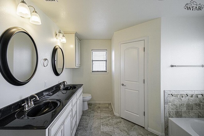 Building Photo - 4907 Falcon Crest Blvd