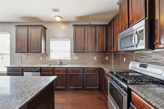 Building Photo - 6331 Salinger Ct