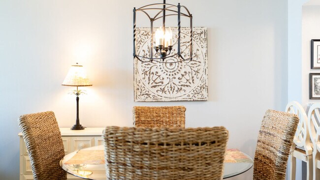 Building Photo - 7205 Thomas Dr