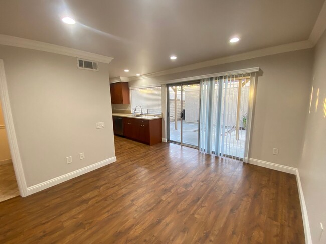 Building Photo - Luxurious 3 Bedroom Cypress Townhouse for ...