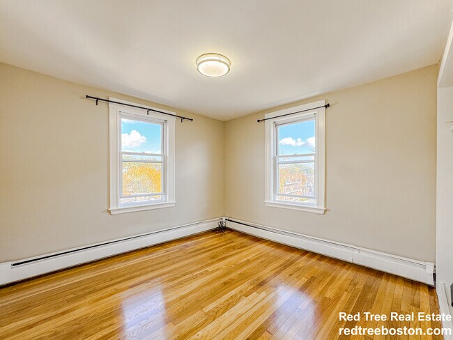 Building Photo - 19 Town Hill St