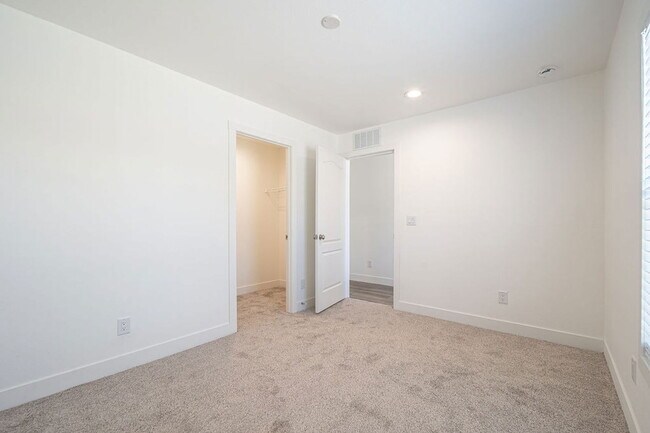 Building Photo - 8559 E Coralbell Ave