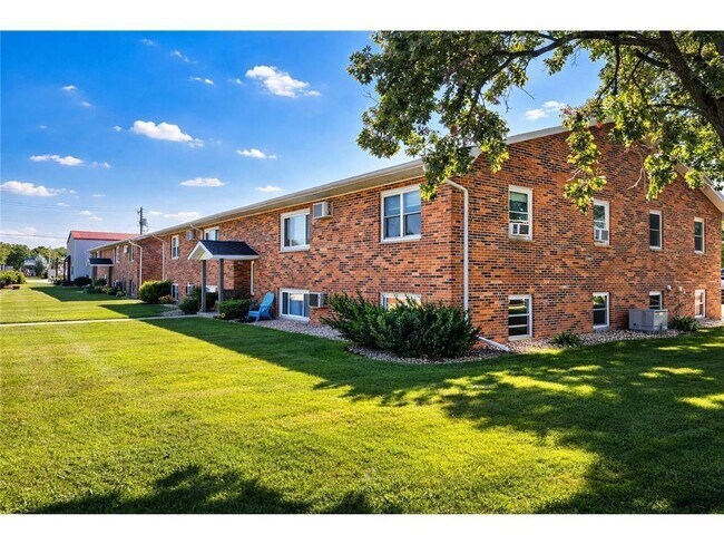 Building Photo - 102 Lake Ave S