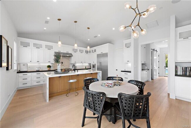 Building Photo - 2507 Alta Vista Dr