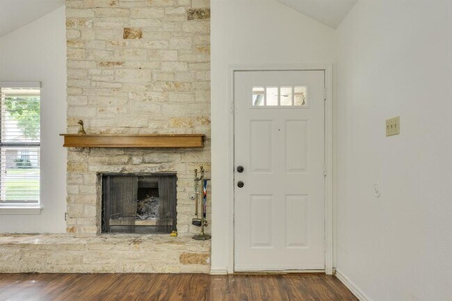 Building Photo - 16041 Stoneham Cir