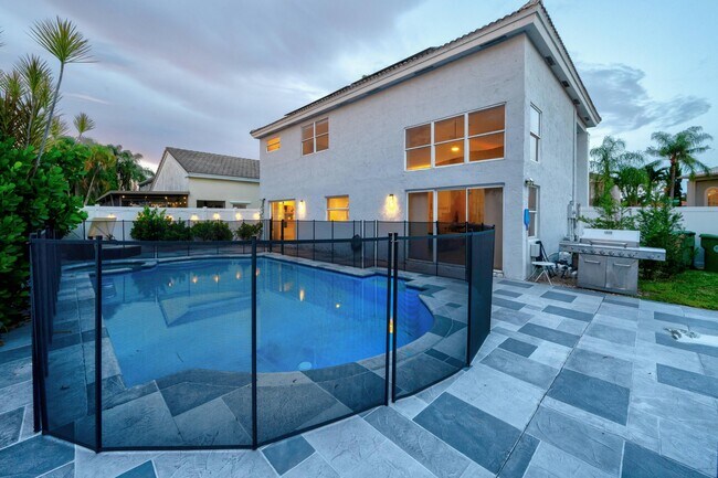 Building Photo - 621 Lakeshore Terrace