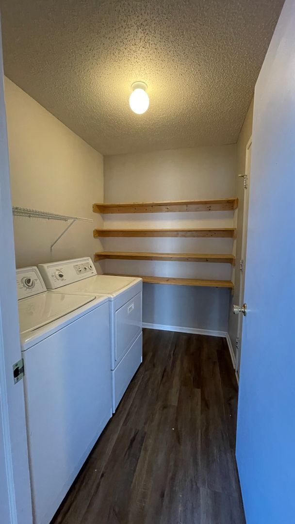 Building Photo - HOUSE...3 Bedroom 2.5 Bath