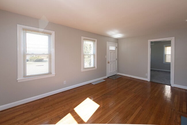 Building Photo - ANDERSON TWP- Cozy and clean 3 bed 2 bath ...