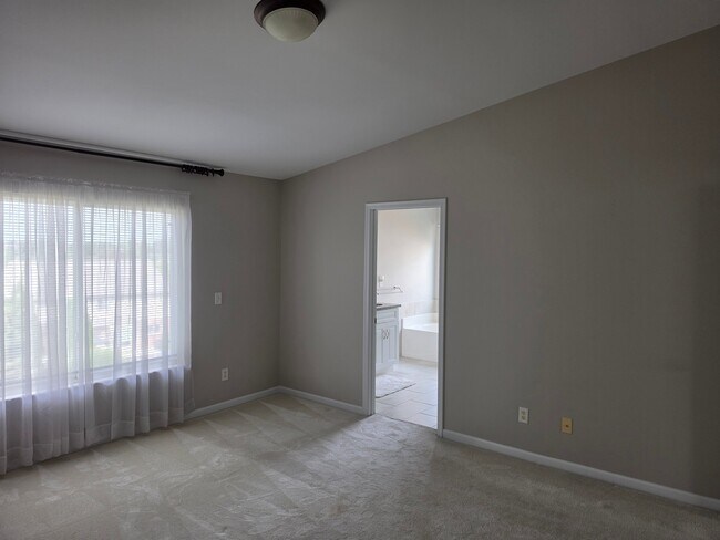 Building Photo - 9845 Burleigh Ln