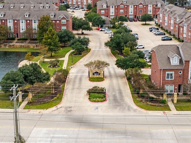 Building Photo - August 2026 Pre-Lease 4 bed Lakeridge - NO CARPET!