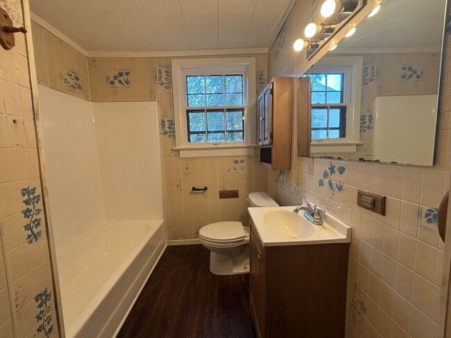Building Photo - Remodeled!